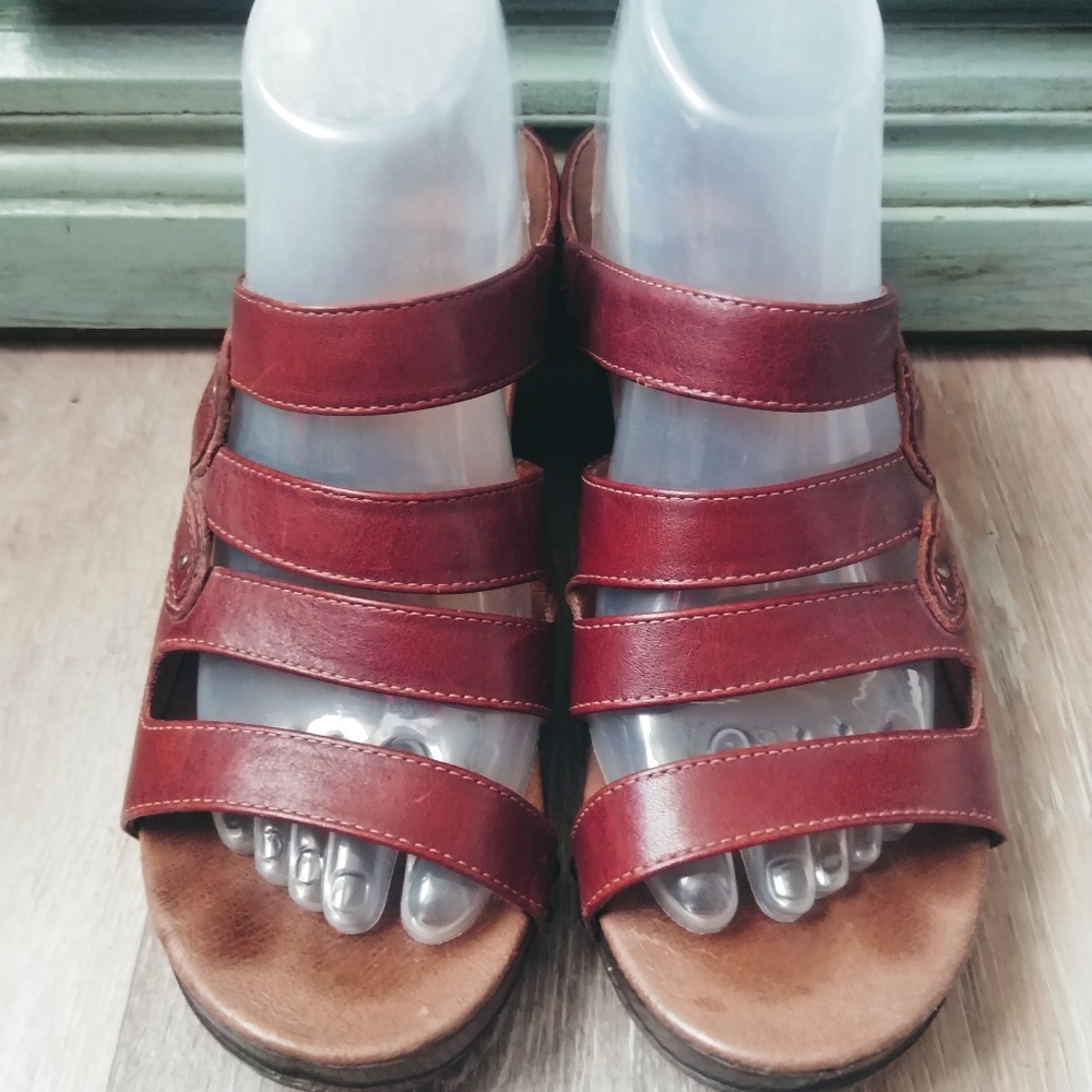 Dansko Brown Leather Floral Sandal  38 - Picture 2 of 9